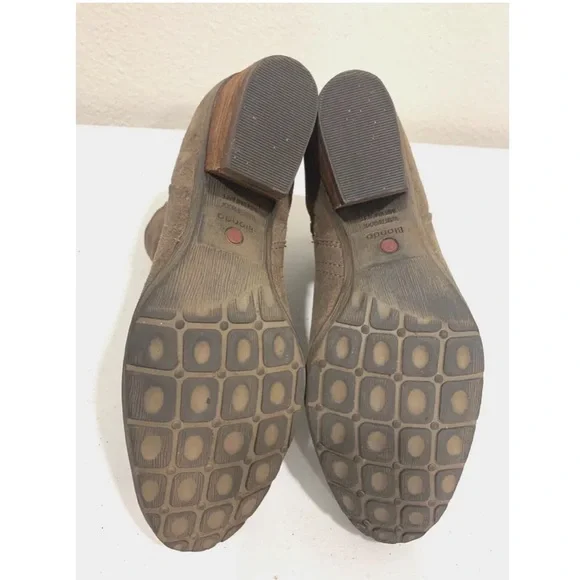 Blondo waterproof ankle booties. Taupe grey suede w/ inside zippers. - Picture 6 of 6